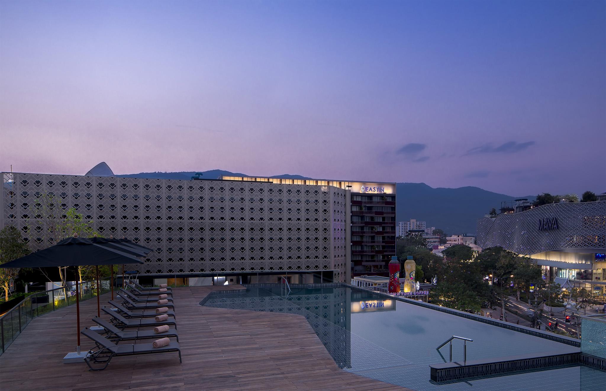 U Nimman Chiang Mai Ξενοδοχείο Εξωτερικό φωτογραφία The hotel's rooftop pool